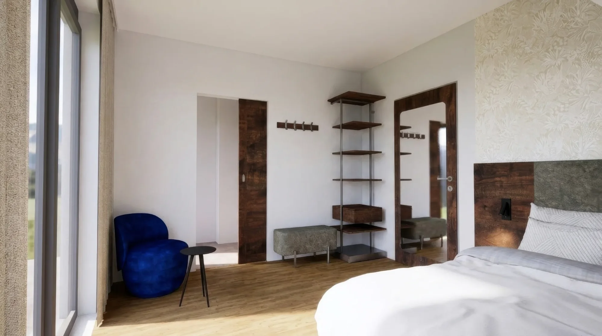 Modernes Schlafzimmer mit Holzboden, weißer Wand, blauem Sessel, Bett und Wandspiegel; Schiebetür aus Holz.